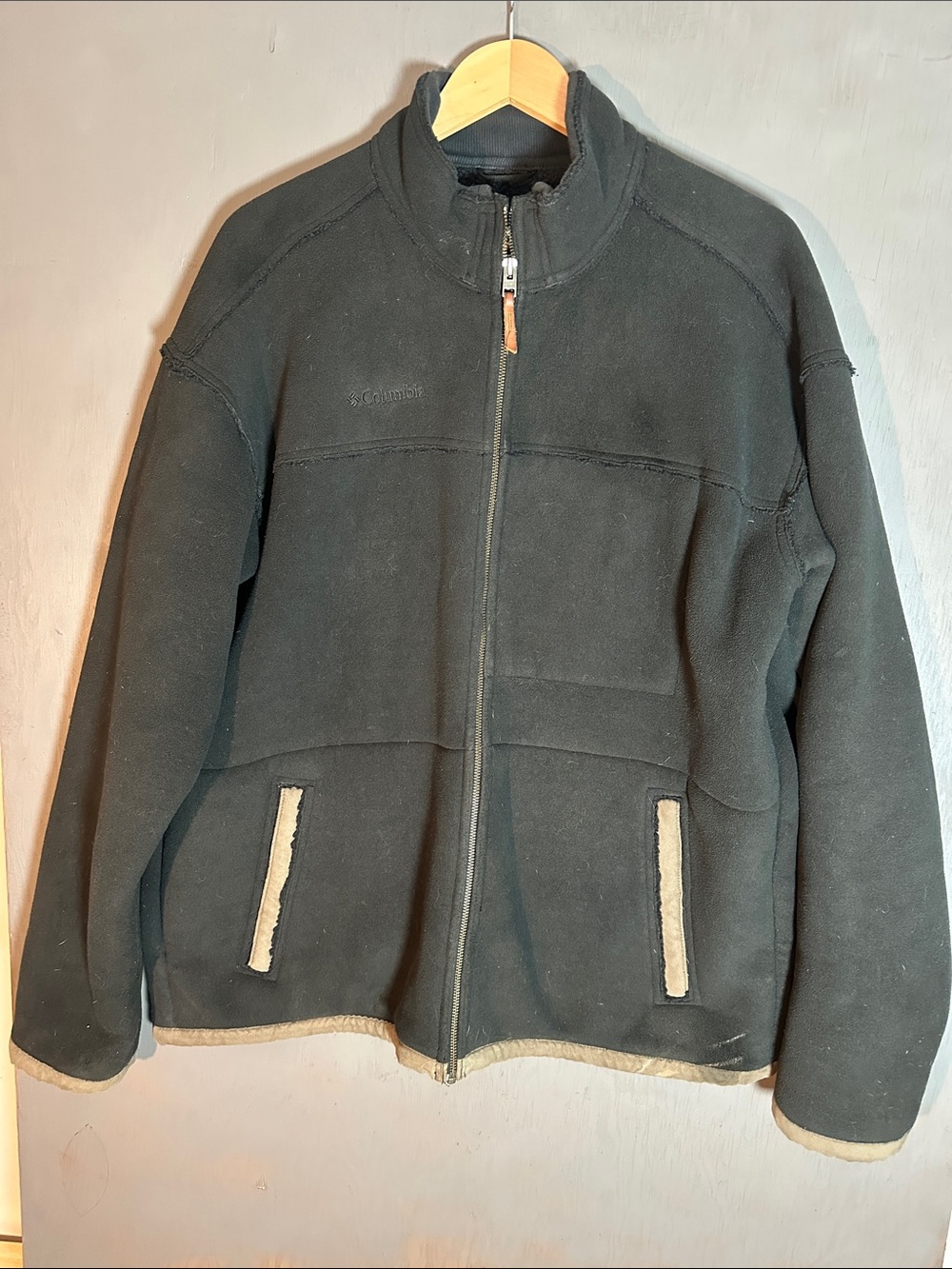 Columbia Men’s Black Full-Zip Fleece Jacket with Cream Trim